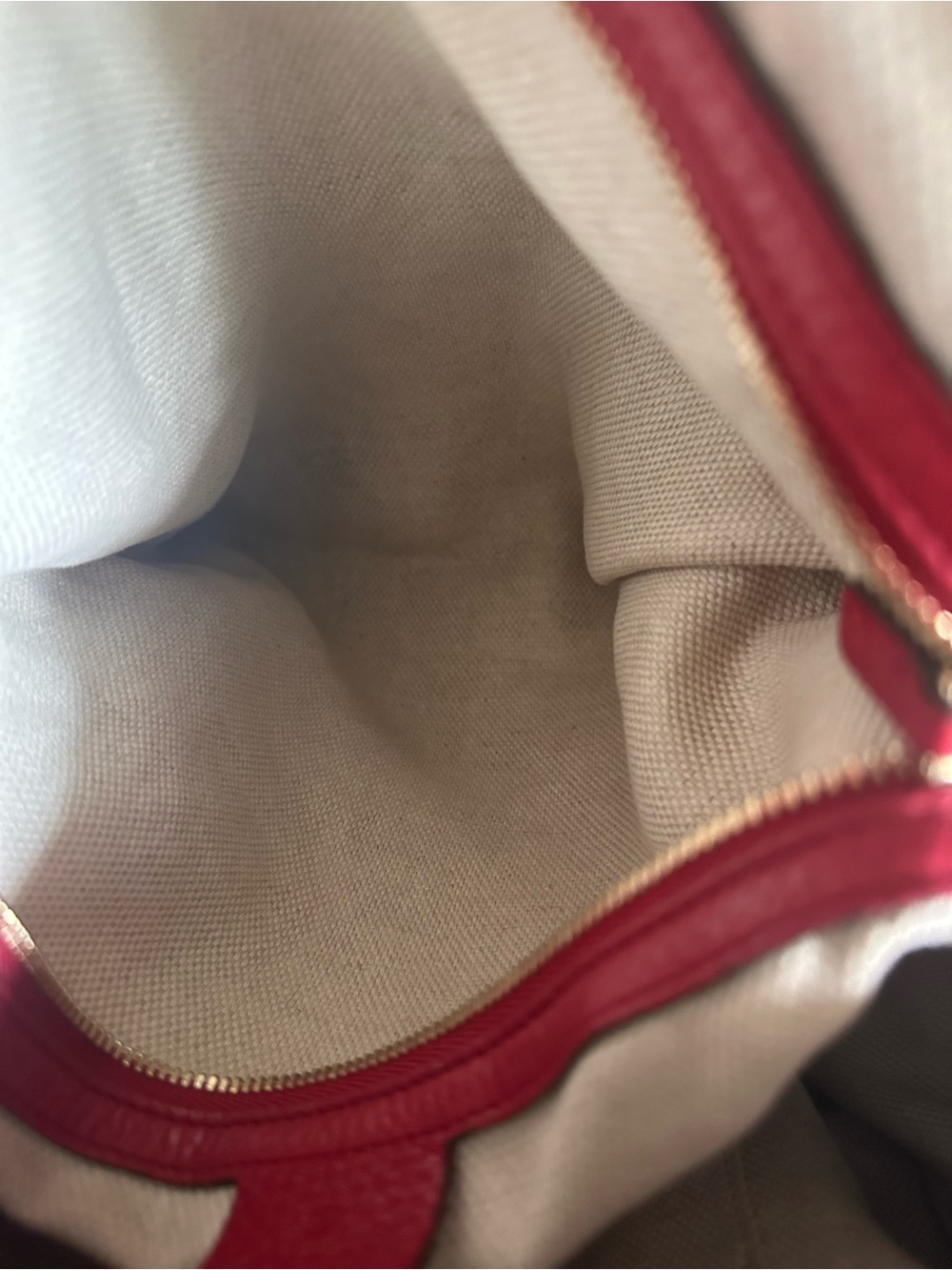 Gucci SoHo Red Pebbled Leather Hobo crossbody Bag with Embossed Logo - Picture 11 of 15